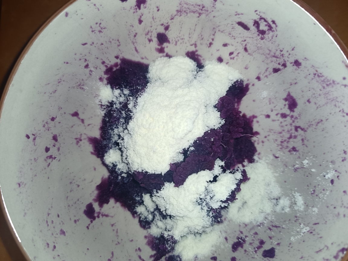 自制奶香紫薯蒸糕的做法 步骤3