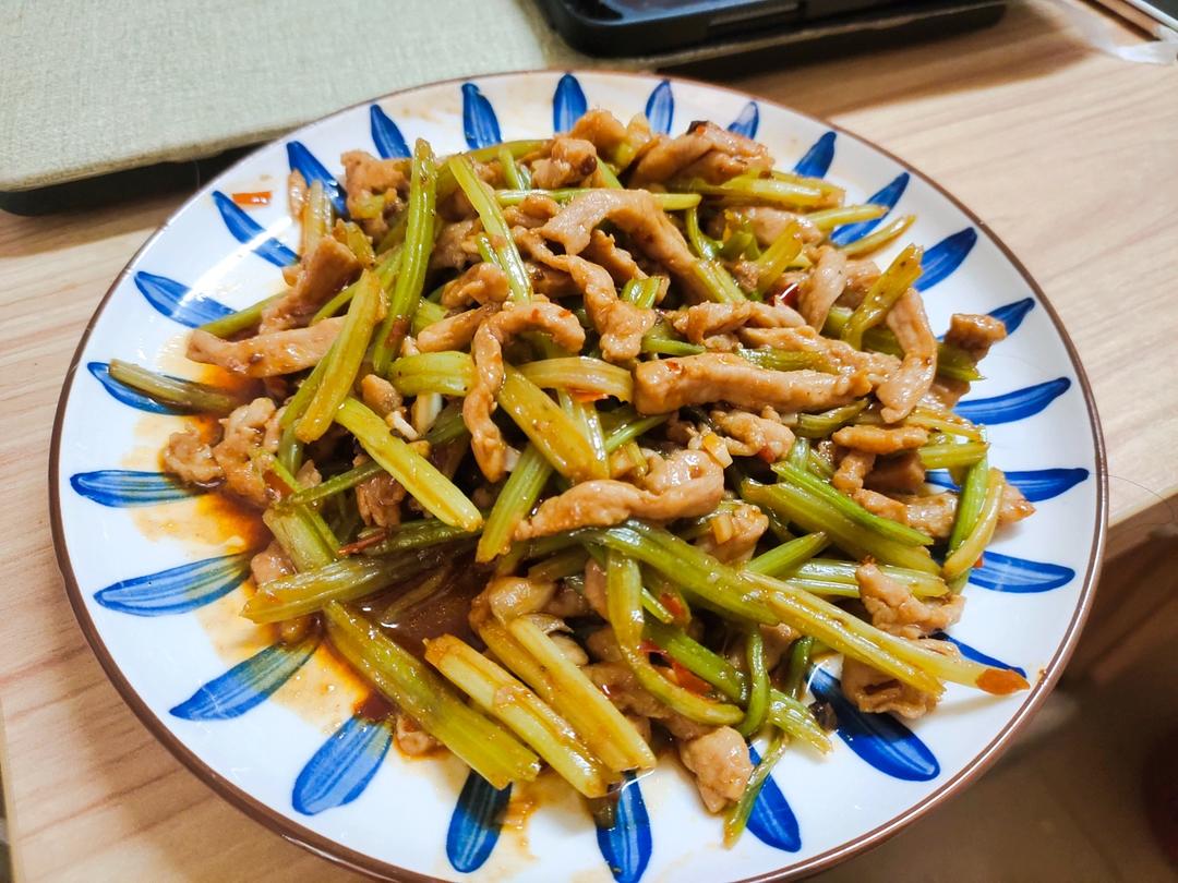 芹菜炒肉丝