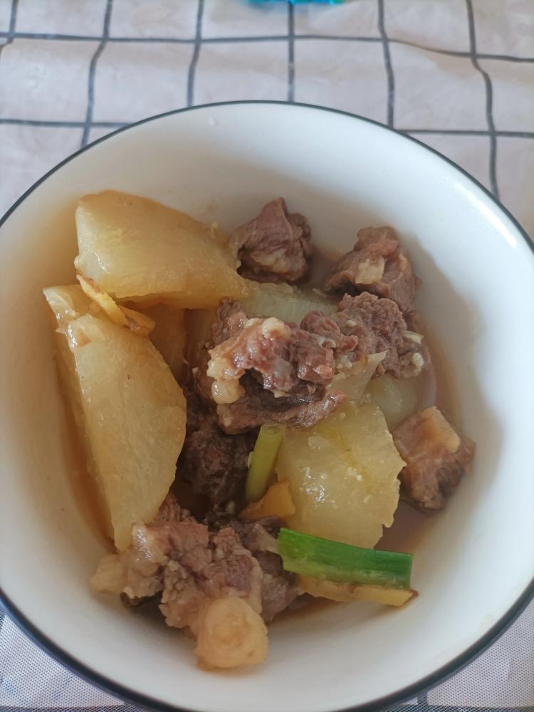 牛腩萝卜煲的做法