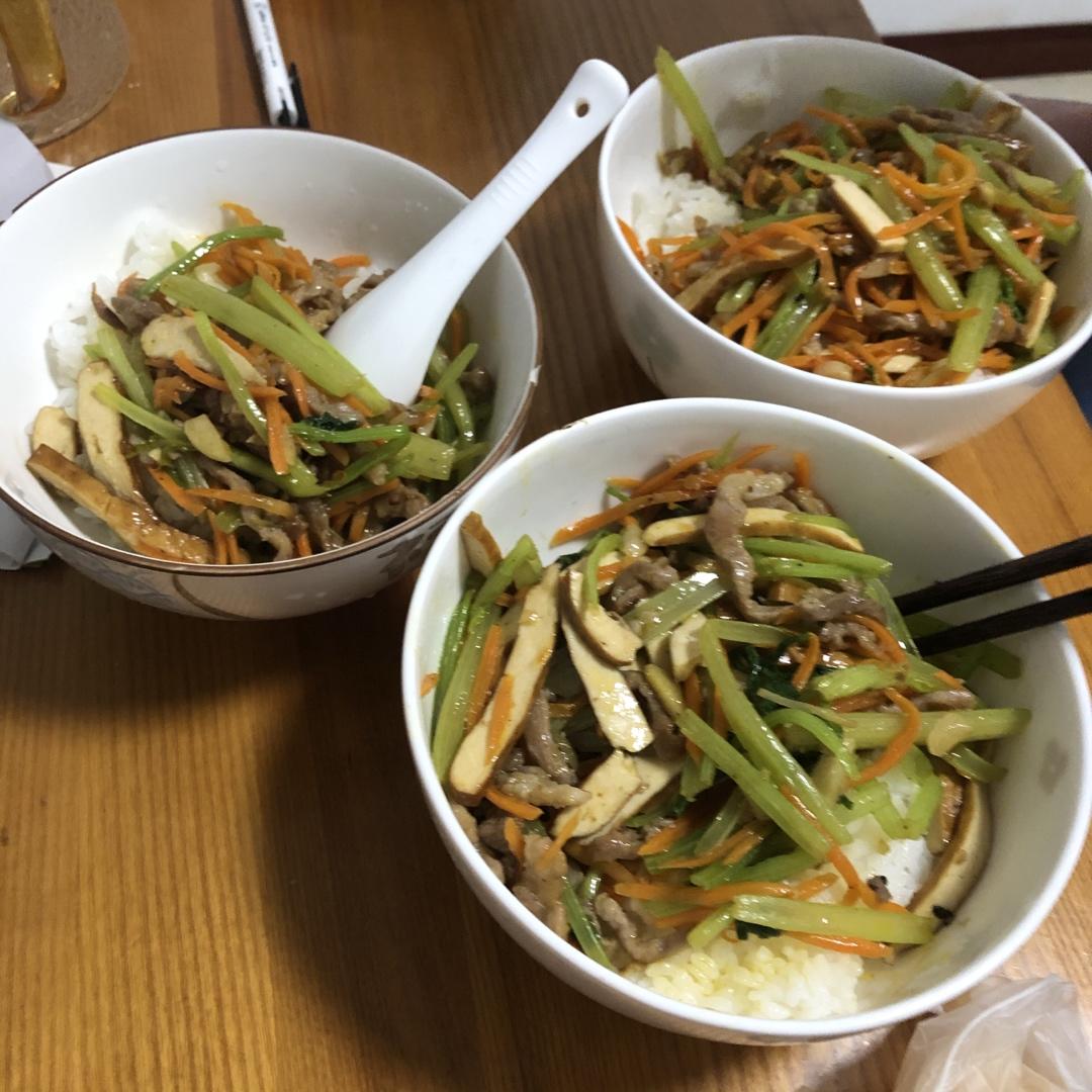 【芹菜香干肉丝】很奇怪！只有妈妈才炒得好这肉丝！