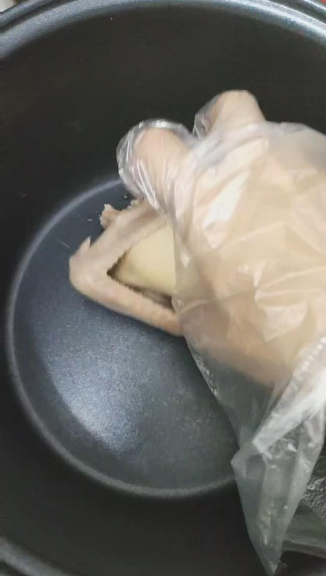 花胶乳鸽排骨瘦肉汤