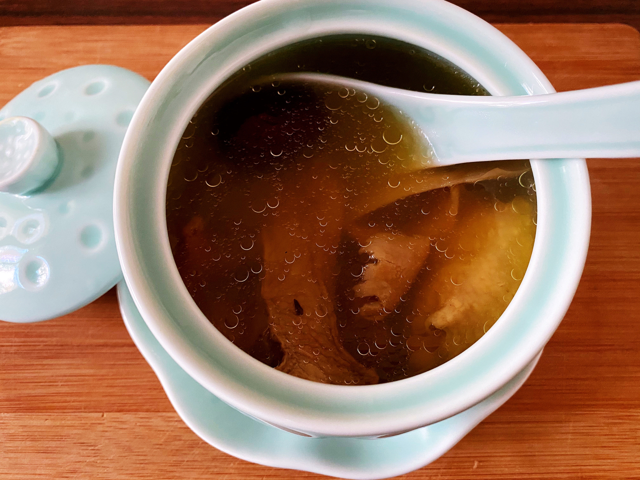 姬松茸竹荪菌菇鸡汤