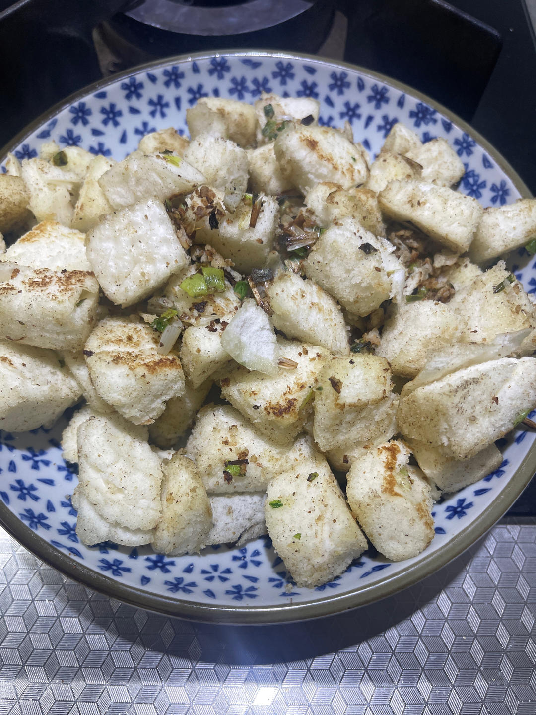 孜然青椒炒馍 把剩馒头吃出烤肉的感觉 外酥里软盘子都想舔干净