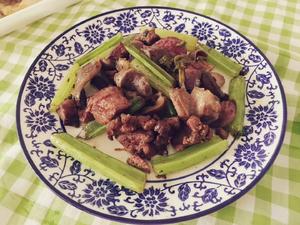 香煎鱼段/芹菜炒鸡胗鸡肝的做法 步骤2