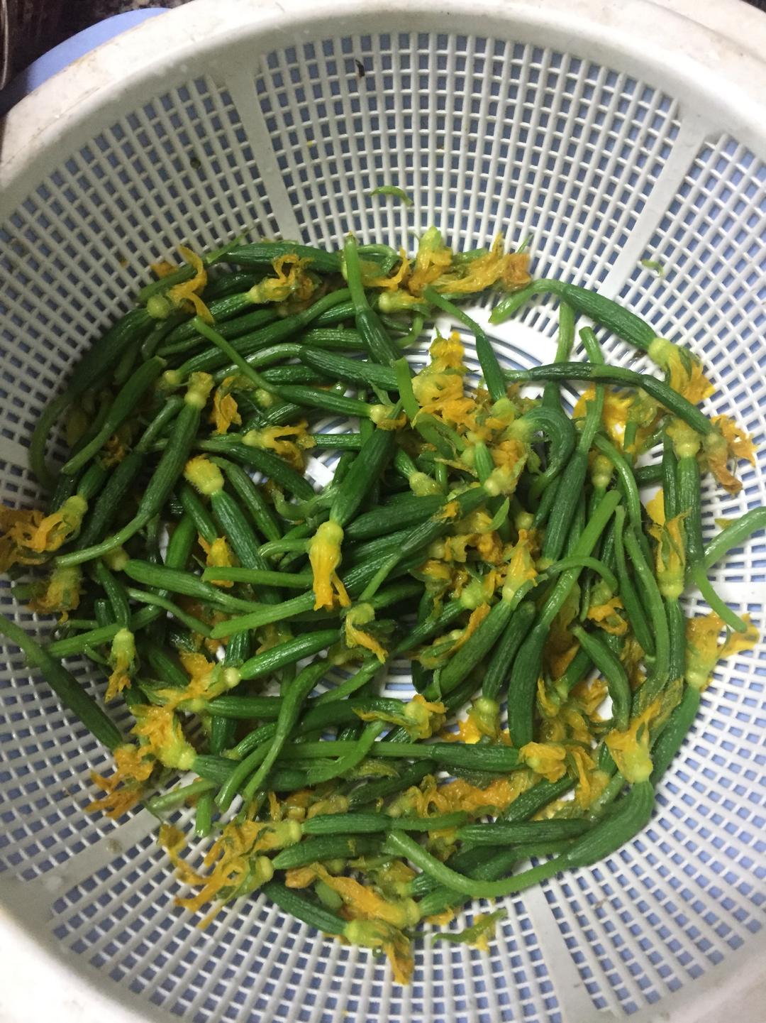 蛋黄青瓜花的做法步骤图 蛋黄青瓜花怎么做好吃 晓 Elaine 下厨房