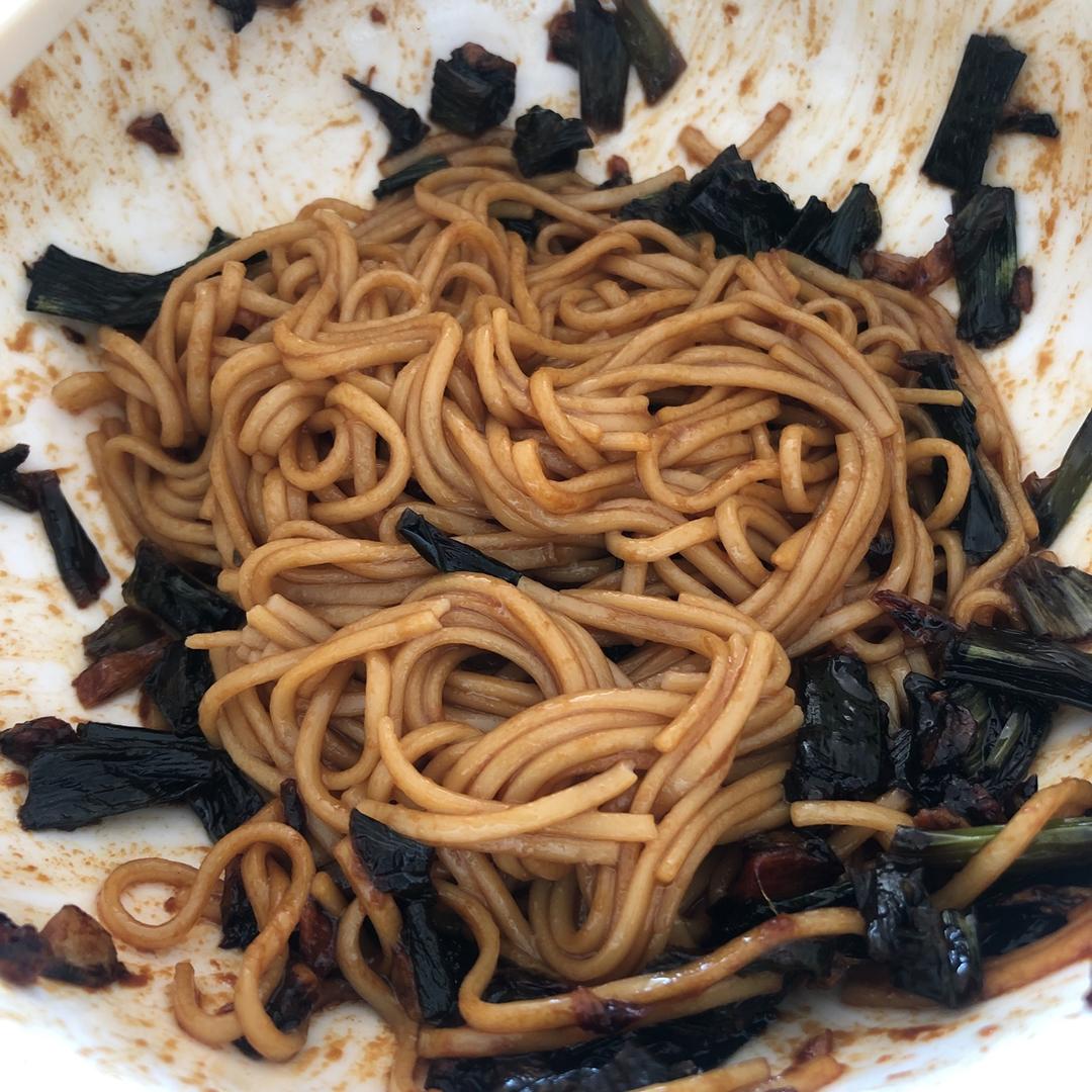 10分钟搞定的一碗葱油拌面