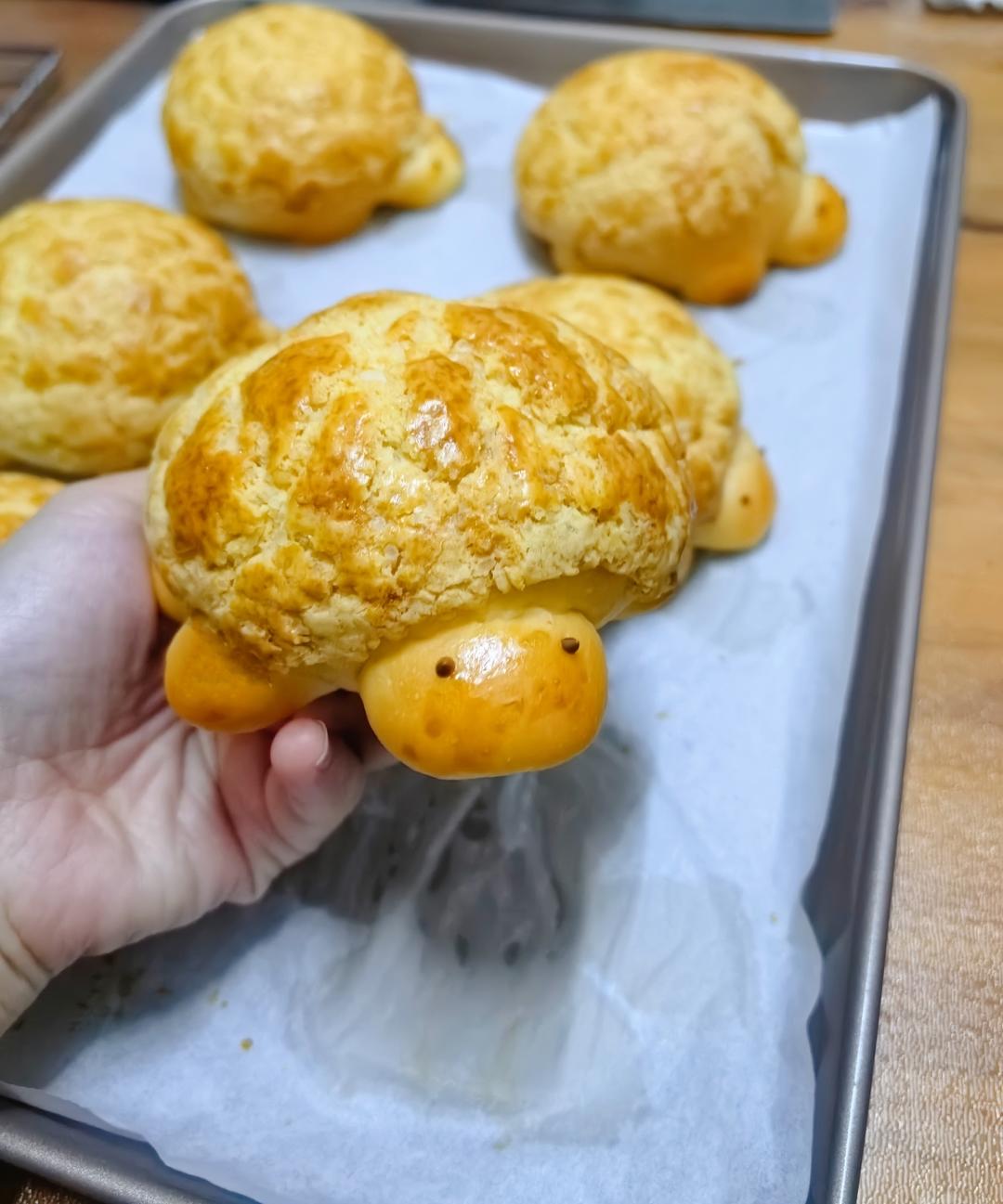 做100款面包の12：在家开茶餐厅!港式菠萝包 –不划格子自然裂开的香酥脆皮！菠萝油/酥皮包