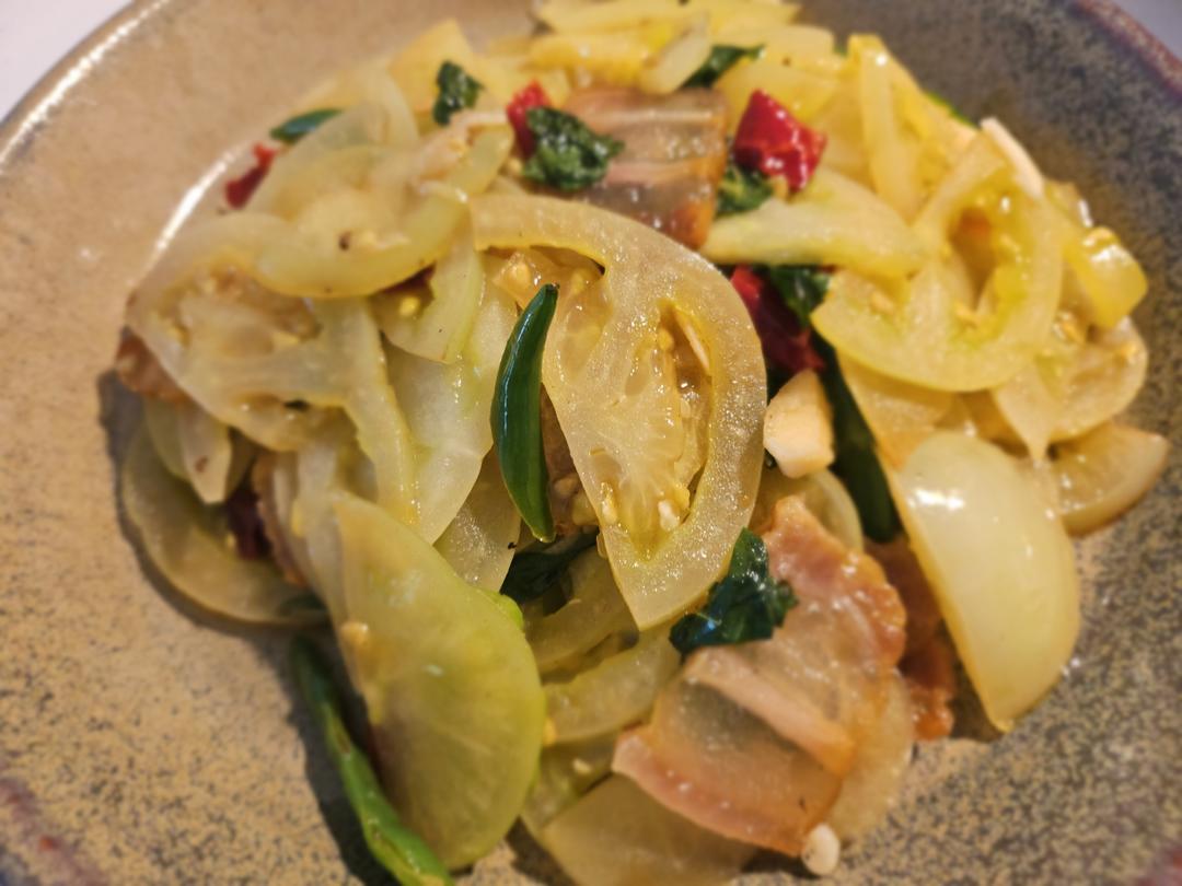【青番茄炒腊肉】