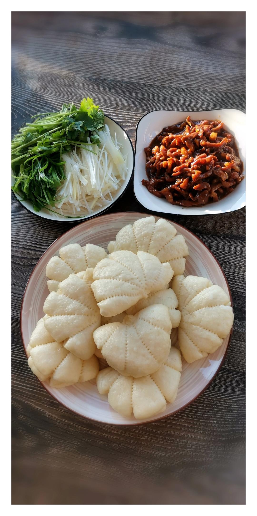 京酱肉丝荷叶饼