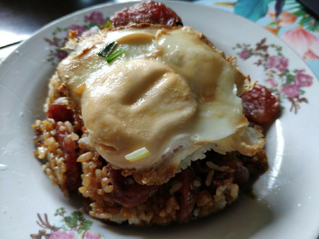 广式腊味煲仔饭（腊肠电饭锅版）