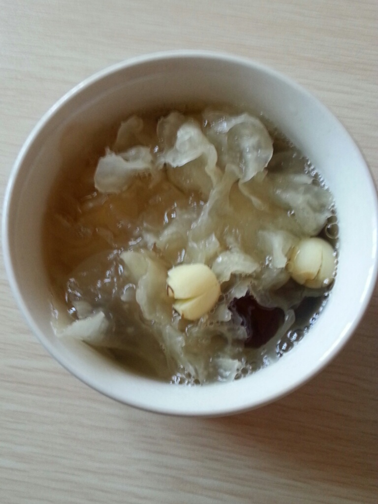 红枣银耳莲子羹