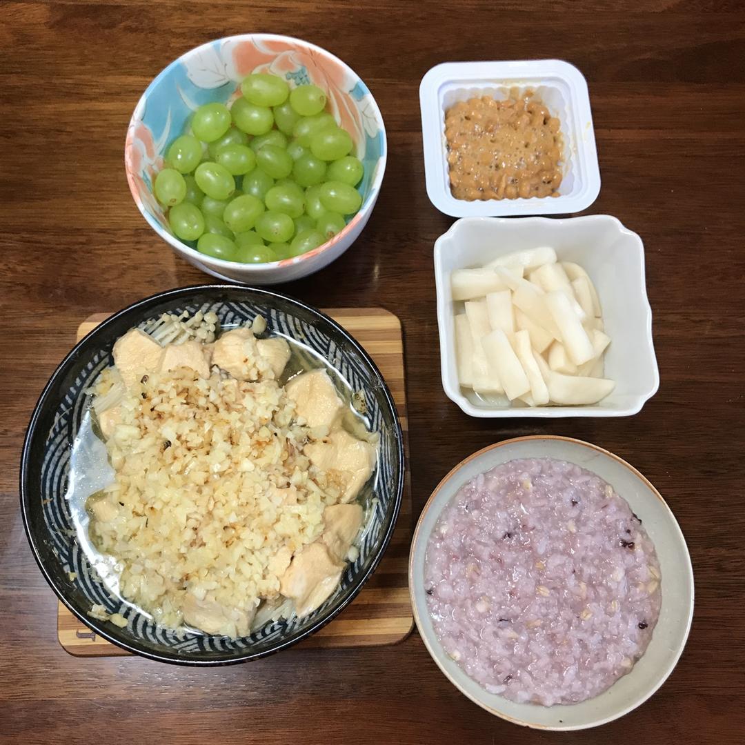 蒜蓉清蒸鸡胸肉金针菇