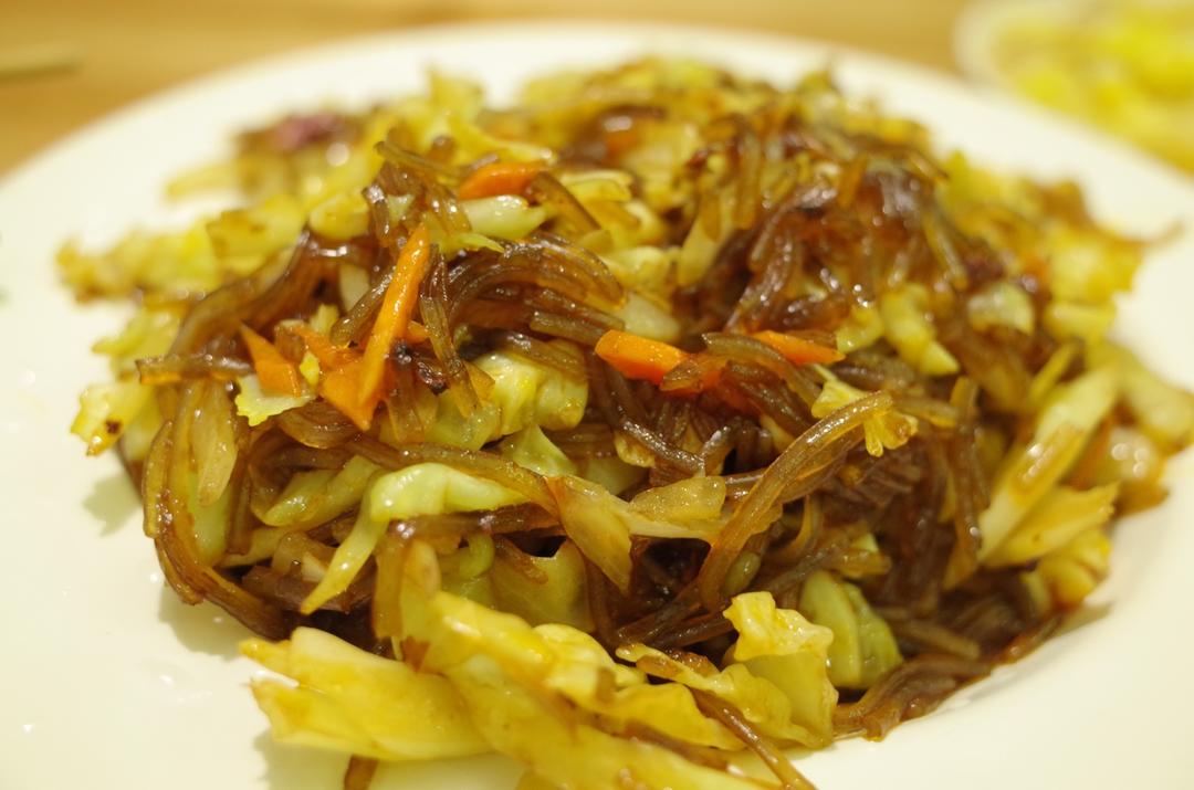 卷心菜炒粉丝 Glass noodles with Cabbage