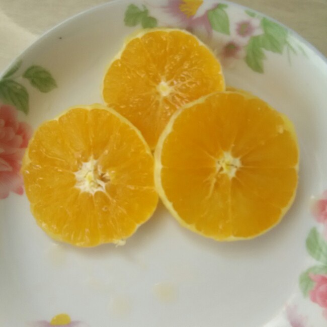 不伤手安全系数极高小孩子都可放心用的勺子1分钟剥脐橙法