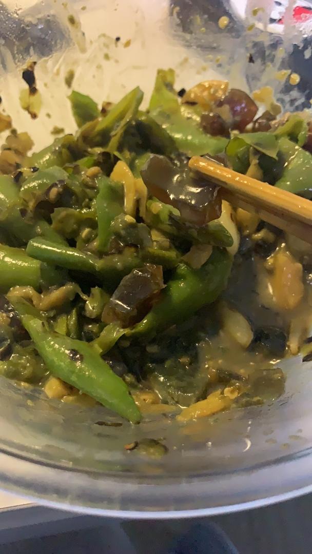皮蛋擂辣椒