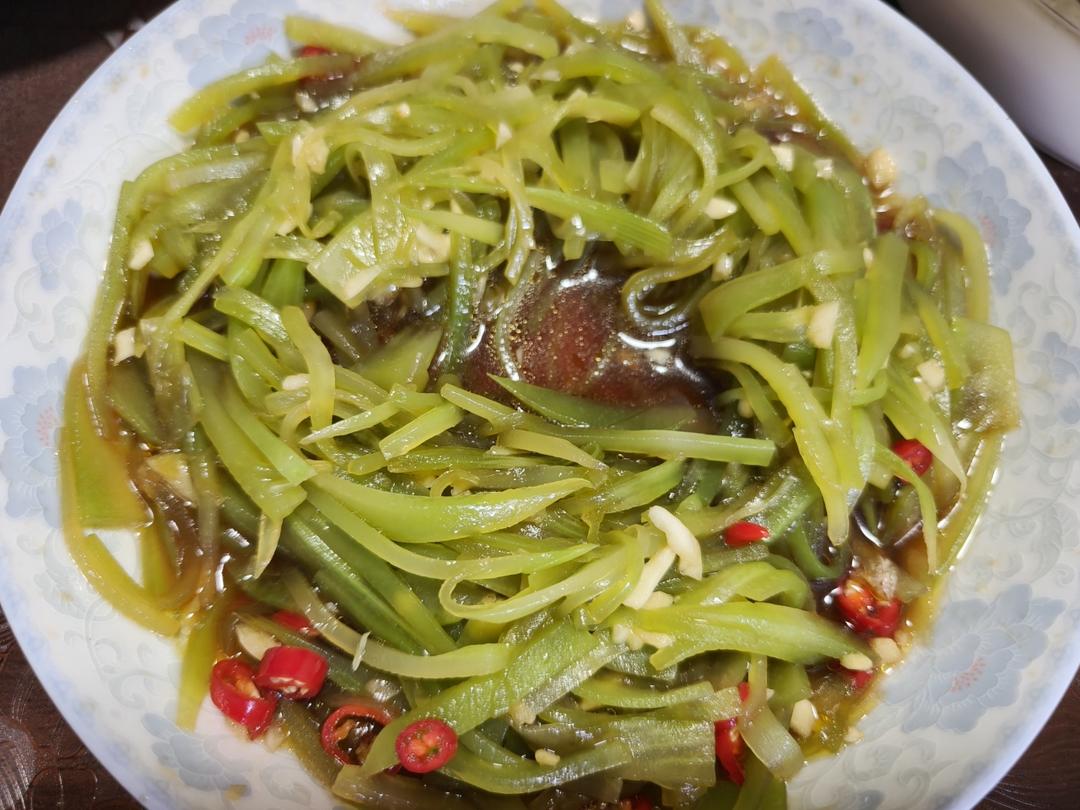10分钟搞定的快手凉拌菜，清脆爽口的凉拌莴笋丝
