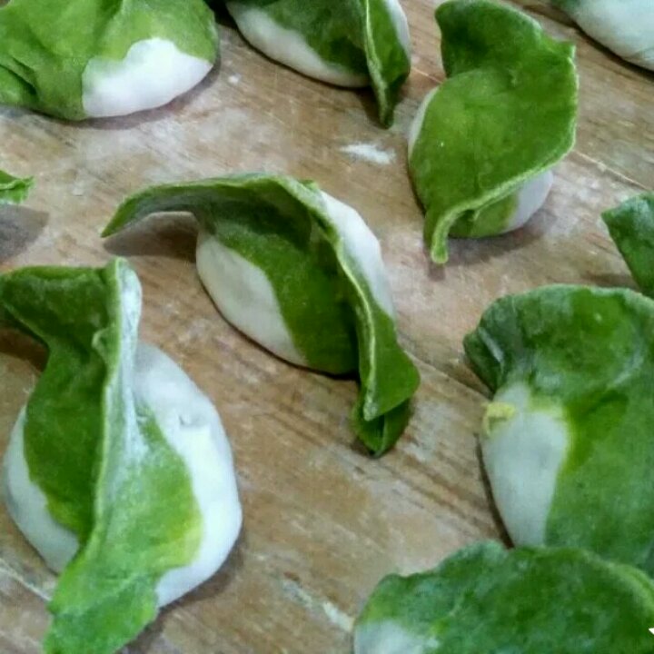 彩色饺子（蔬菜汁）