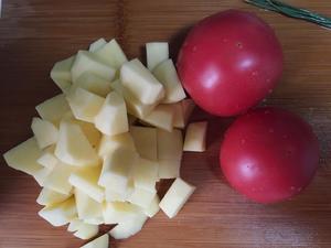 番茄土豆小排汤的做法 步骤2