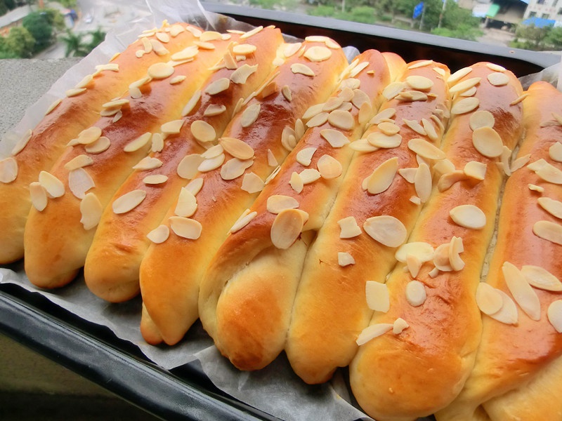 牛奶杏仁片排包