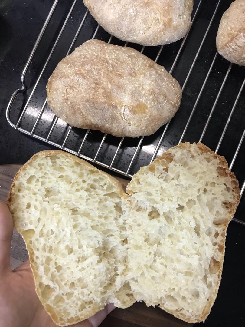 恰巴塔面包  Ciabatta