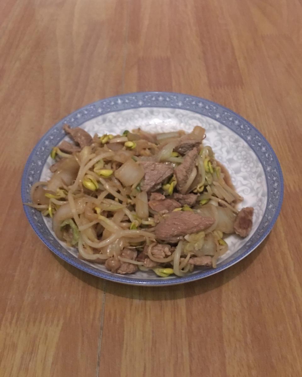 黄豆芽炒肉