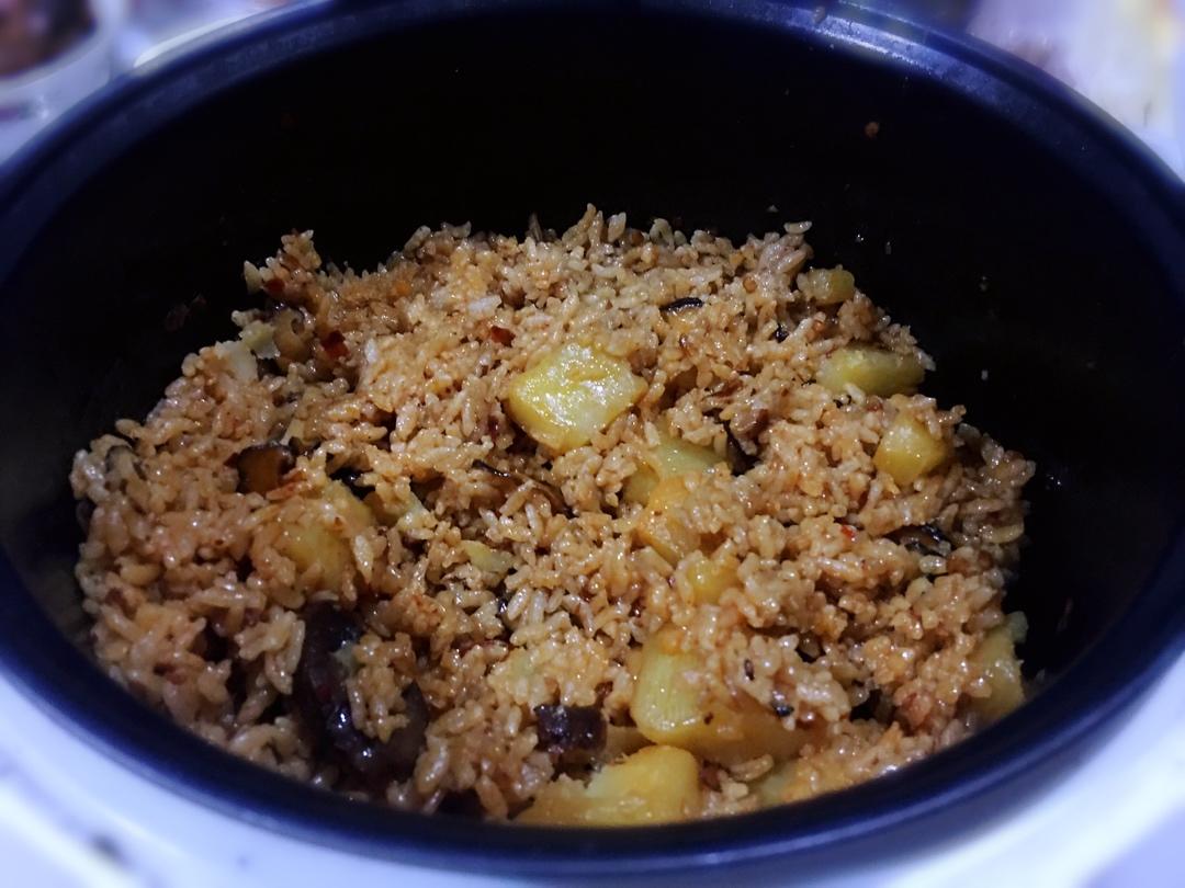 香肠土豆焖饭【一人也要吃好版】