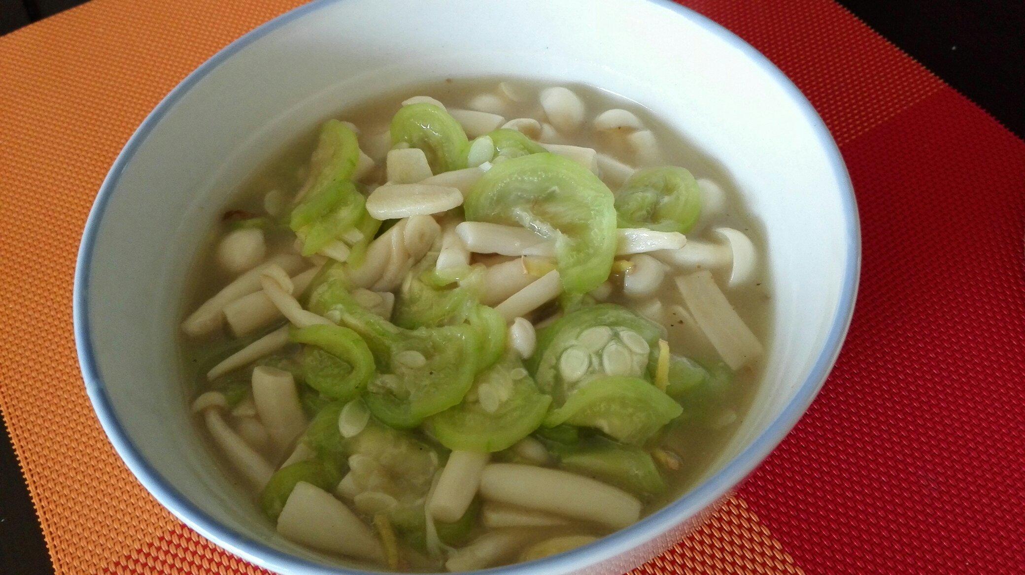 丝瓜炒海鲜菇