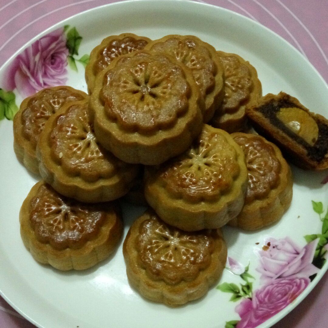 广式月饼－－蛋黄豆沙月饼