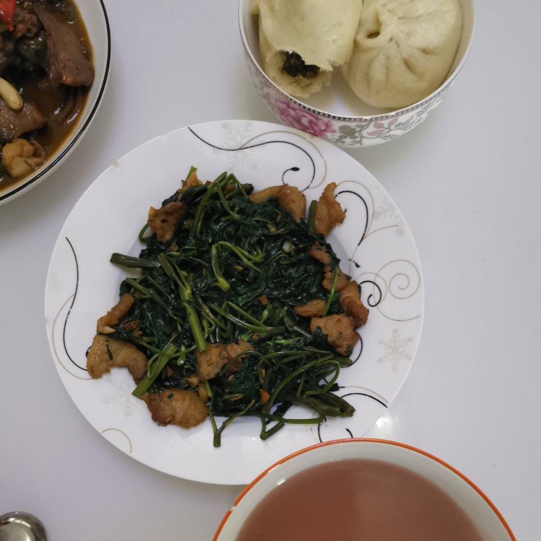 炒空心菜（附空心菜的掐法）