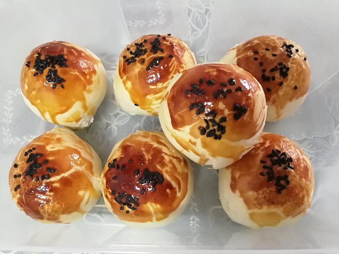 视频 手把手教你做蛋黄酥 厚皮还不用揉出膜 特别好吃
