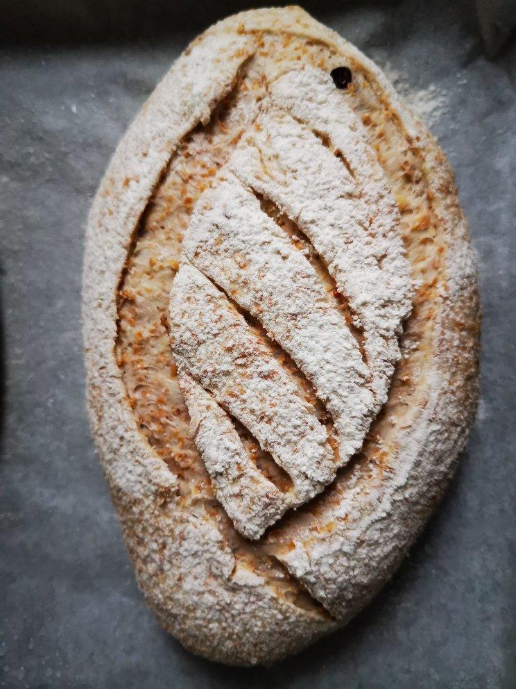 全麦蔓越莓核桃软欧包