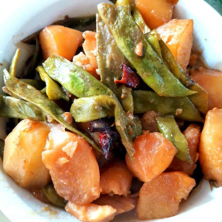 绝对正宗的东北土豆豆角炖五花肉