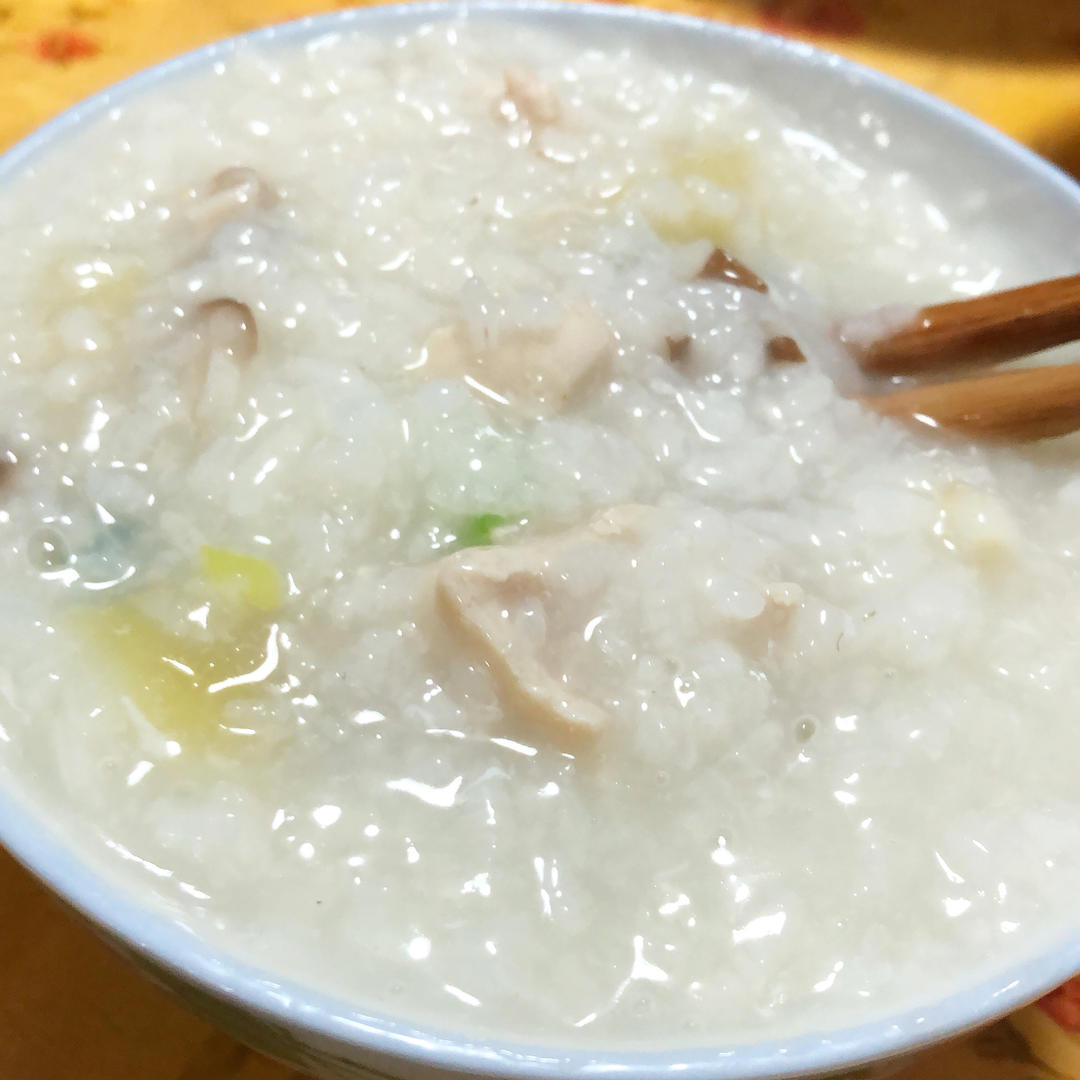 堪比肯德基的香菇鸡肉粥（暖暖的有幸福的味道）