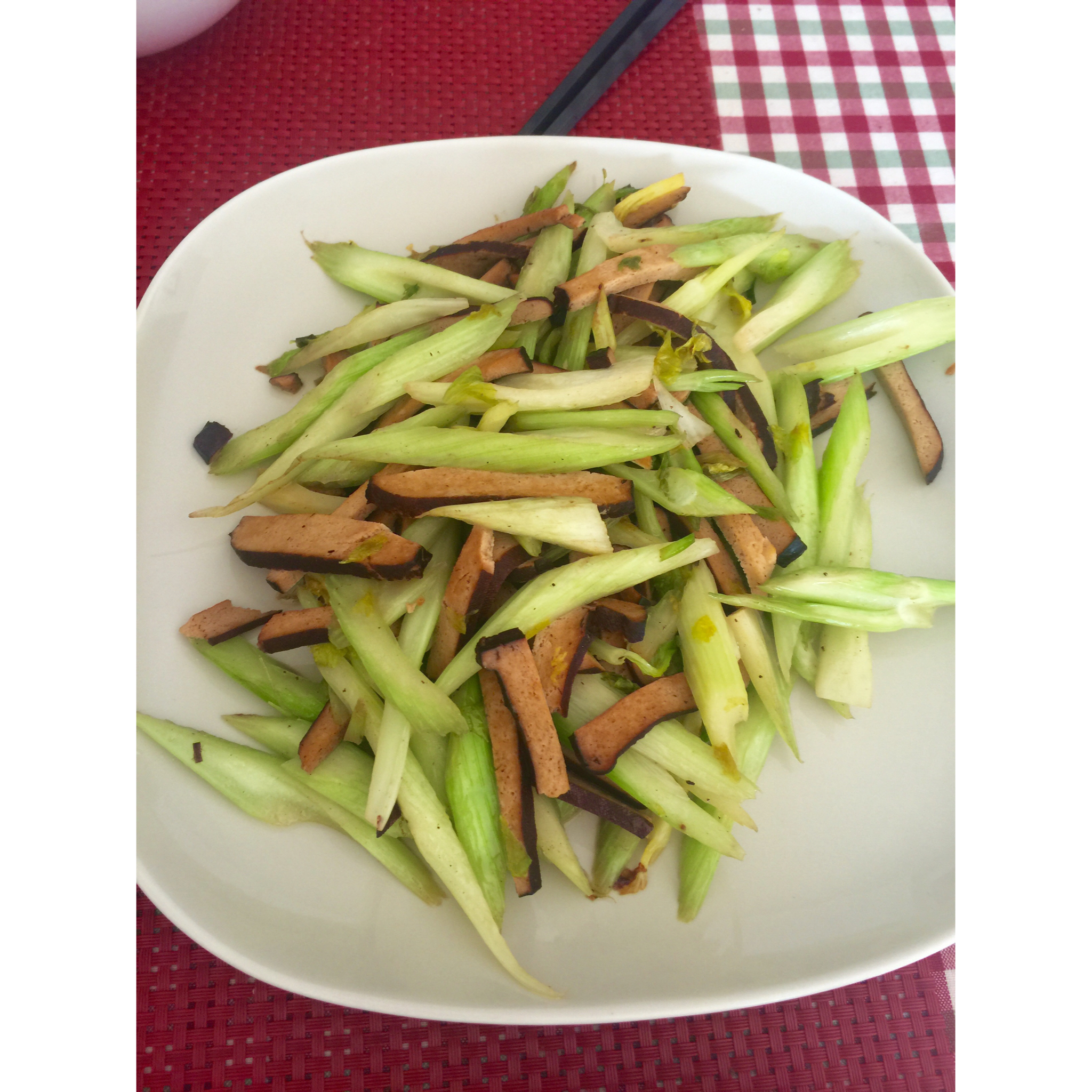 素菜：芹菜炒豆腐干