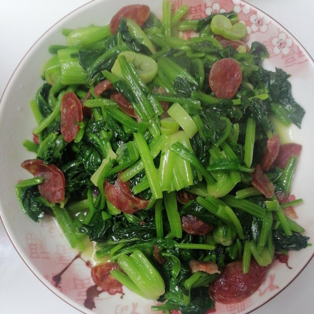 腊肠炒菠菜