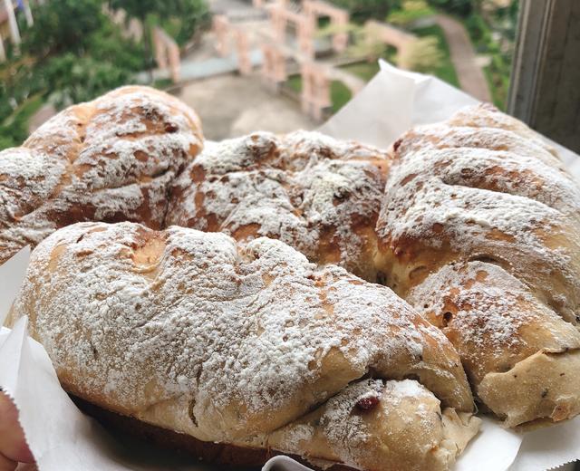 蔓越莓坚果软欧包的做法