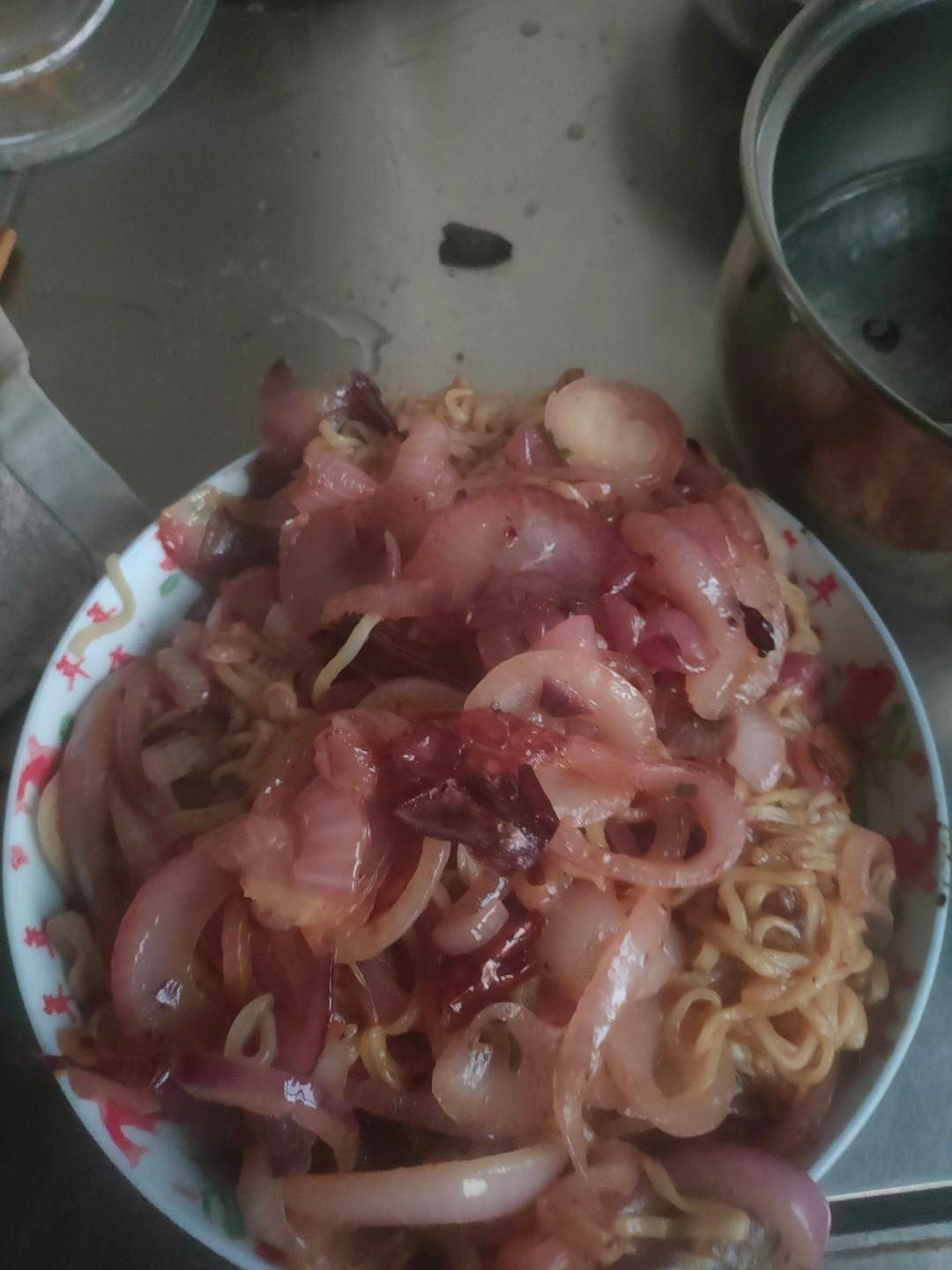 洋葱炒面的做法