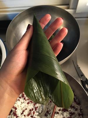红豆蜜枣小脚粽的做法 步骤10