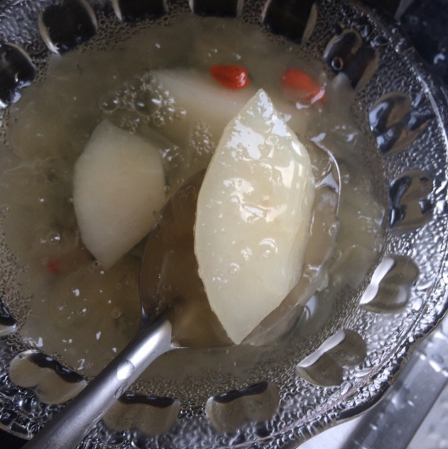冰糖银耳雪梨汤