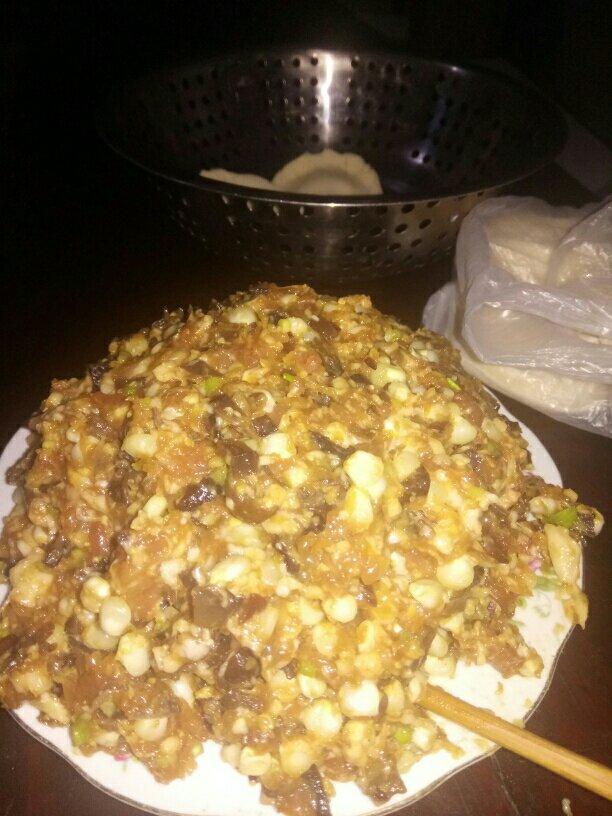 玉米猪肉胡萝卜木耳饺子