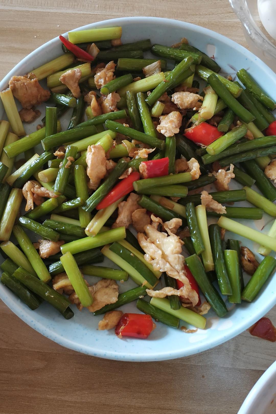 没脖子的长颈鹿做的蒜毫炒鸡蛋