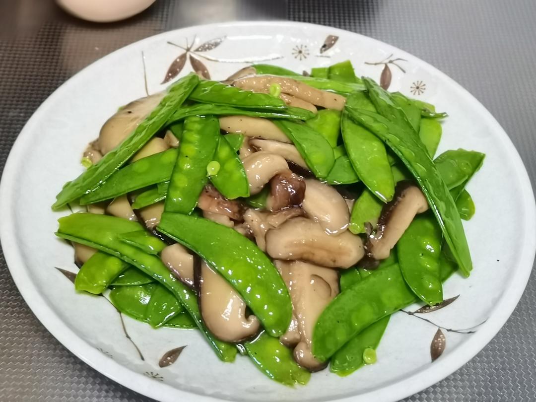 荷兰豆炒香菇（上海家常菜）