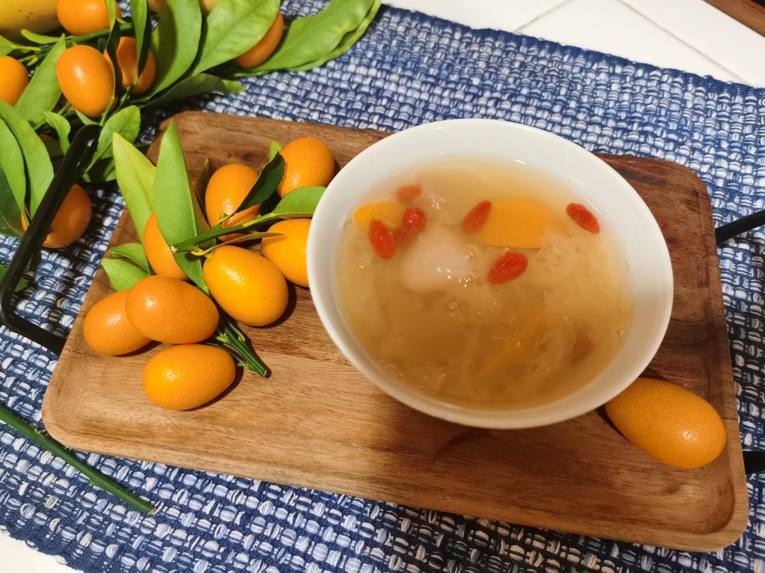 金桔雪梨银耳桂花羹❗️ 清火滋润，提高免疫力