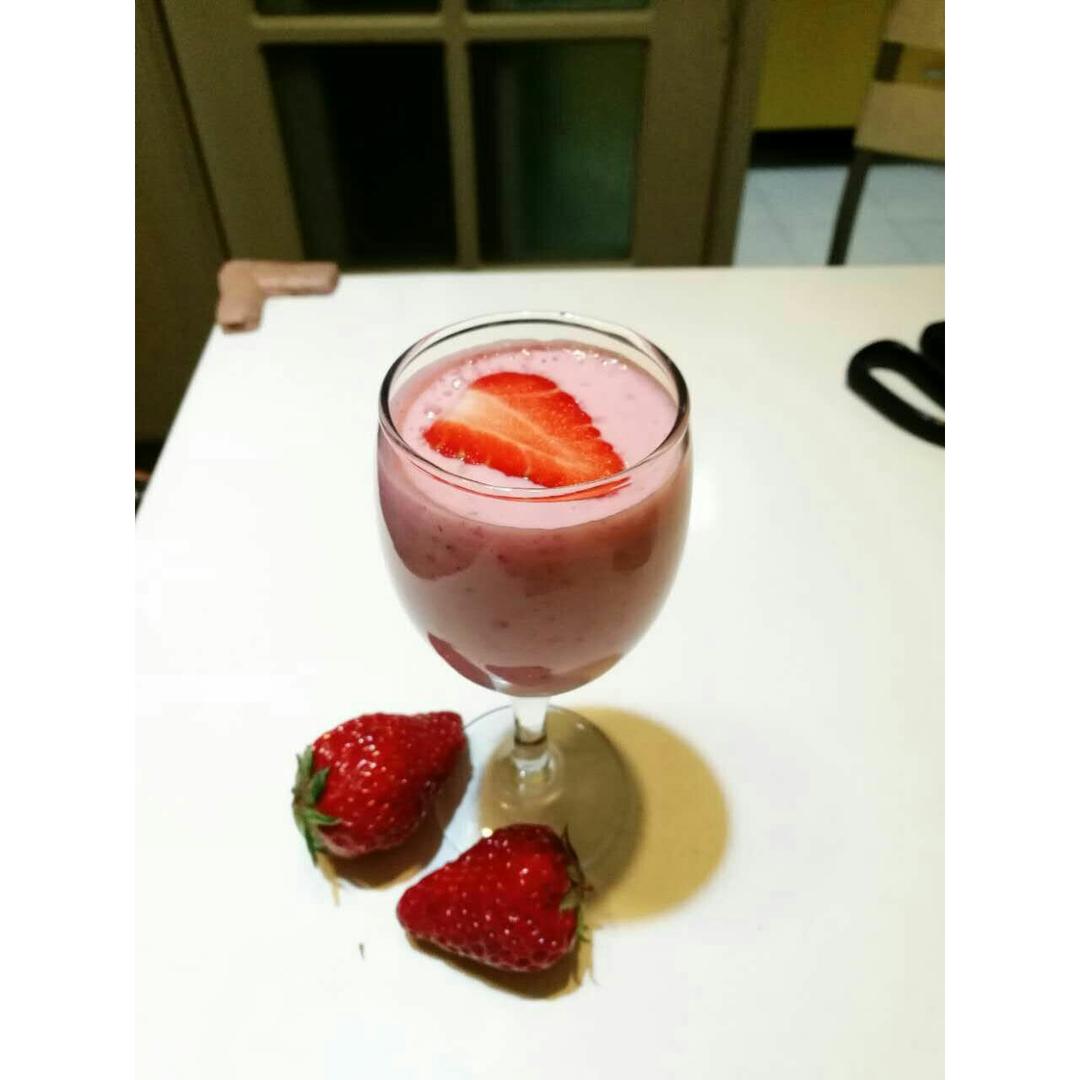 草莓蜂蜜奶昔