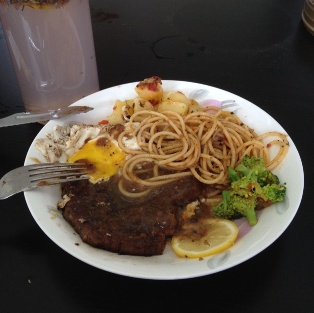 黑椒牛排（配土豆/鸡蛋，意面/蔬菜）