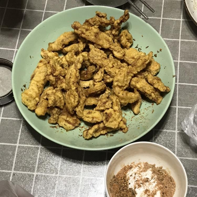 边炸边吃黄金小酥肉