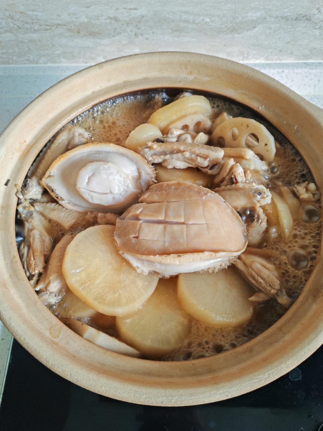 鲍鱼鸡翅鲜虾煲