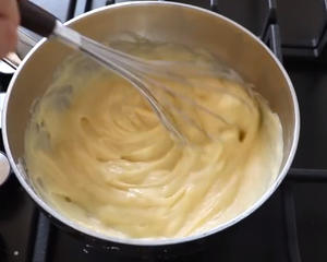 草莓奶油双色蛋糕卷的做法 步骤5
