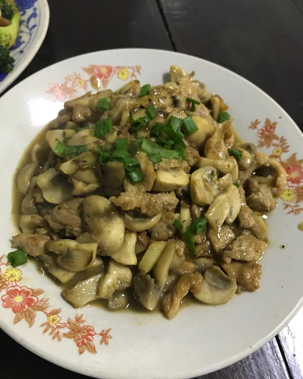 蘑菇炒肉片