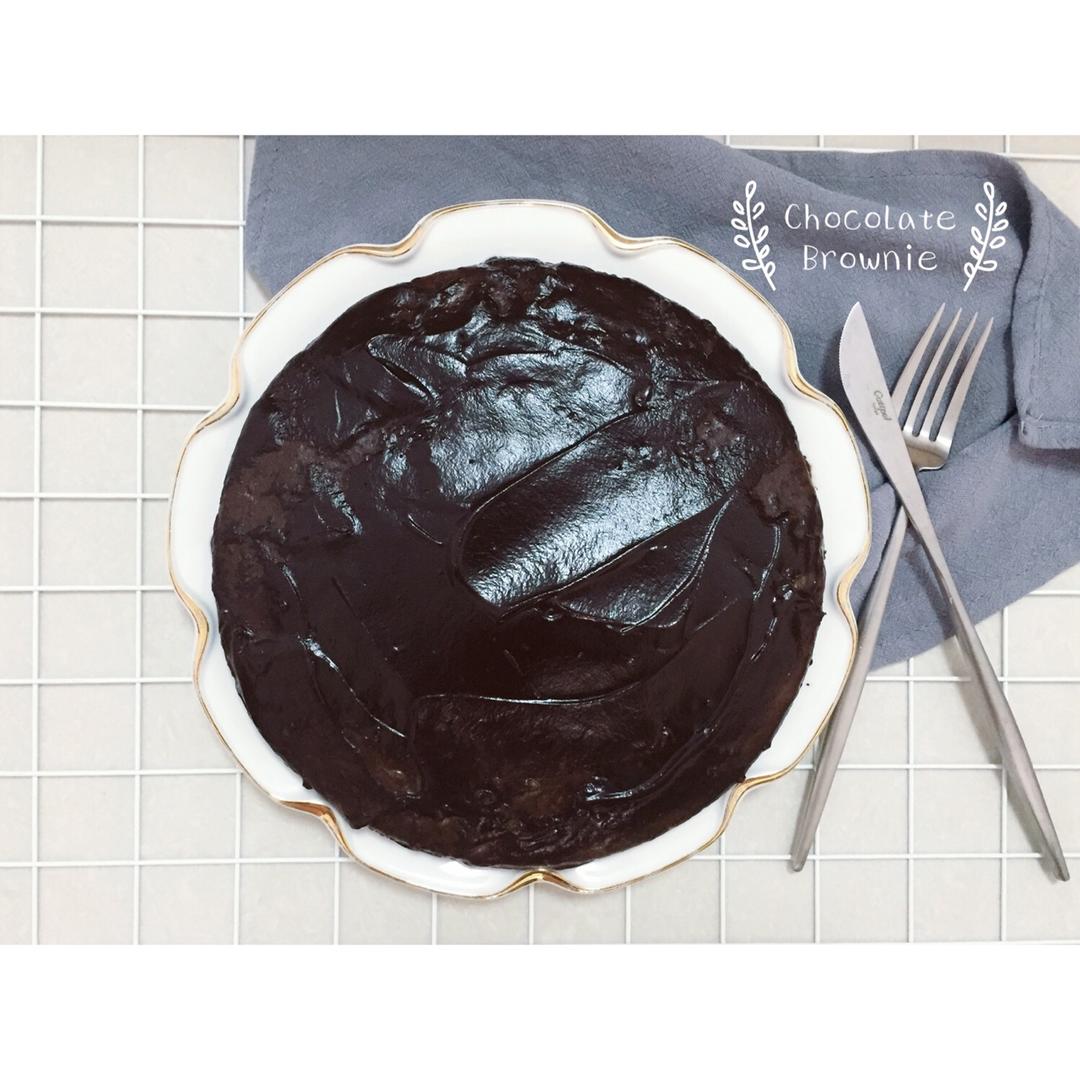 黑巧克力淋酱的黑巧克力蛋糕